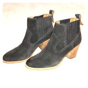 🍁🍂 Dolce Vita Booties 🤠